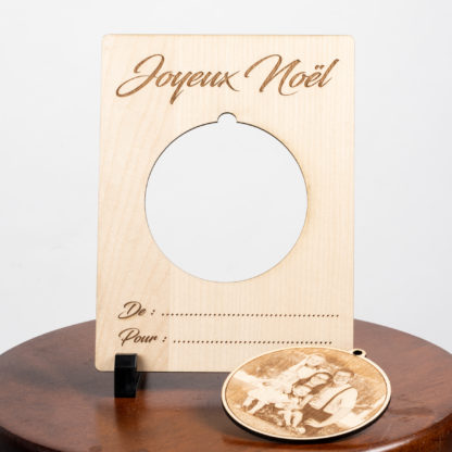 Carte Boule de Noël Gravée sur Bois – Image 4