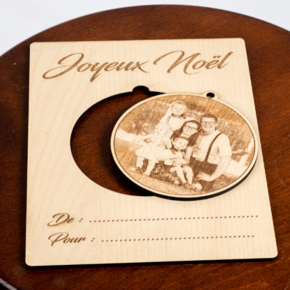 Carte Boule de Noël Gravée sur Bois – Image 2
