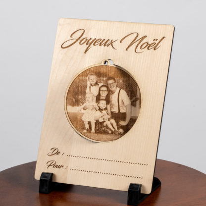 Carte Boule de Noël Gravée sur Bois – Image 3