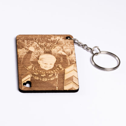 Porte clé Rectangulaire Petit Coeur Gravé sur Bois – Image 2
